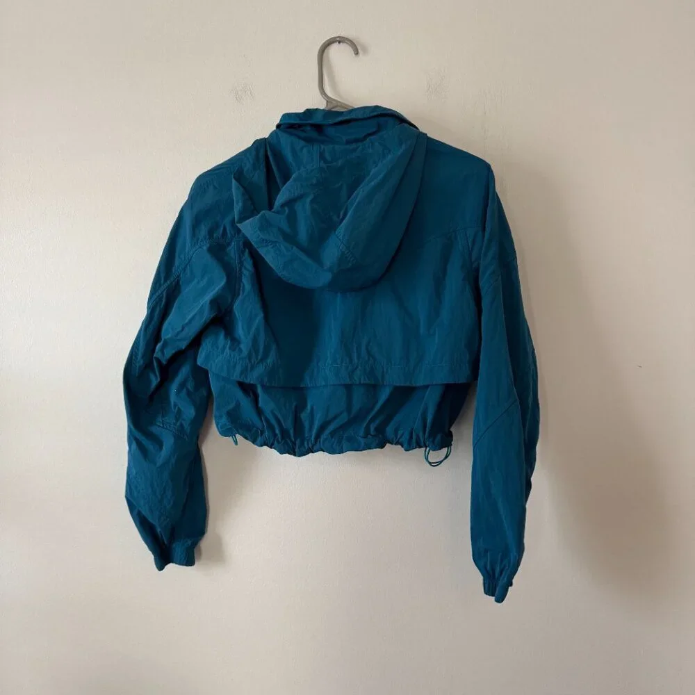 Lululemon Evergreen Cropped Anorak in Hawaiian Blue